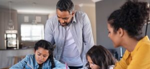 Eltern wehren sich gegen Homeschooling-Verbot der französisschen Regierung