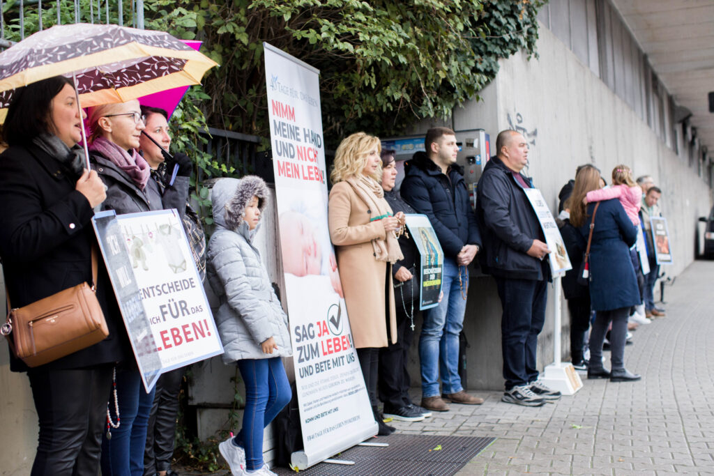 Klage gegen Gebetsverbot in deutscher Stadt