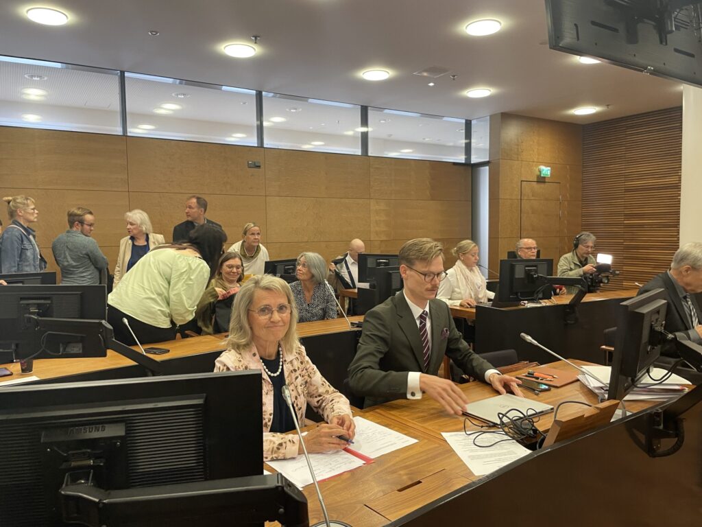 Exclusiva: Absuelta la diputada finesa acusada de “discurso del odio” por haber tuiteado un versículo de la Biblia