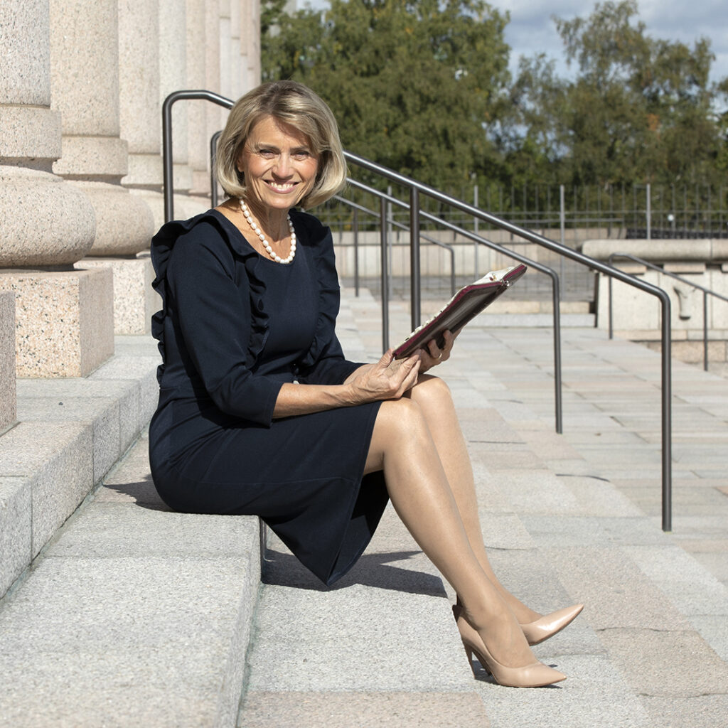 Päivi reading her Bible at parliament